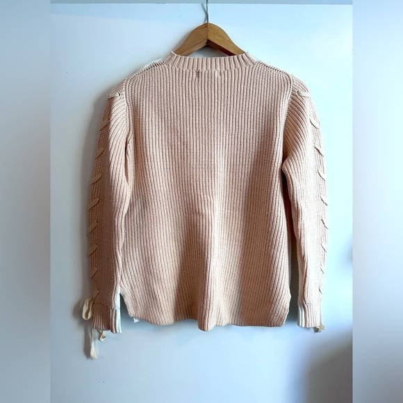 Sweater. Size M-L - Picture 2 of 2